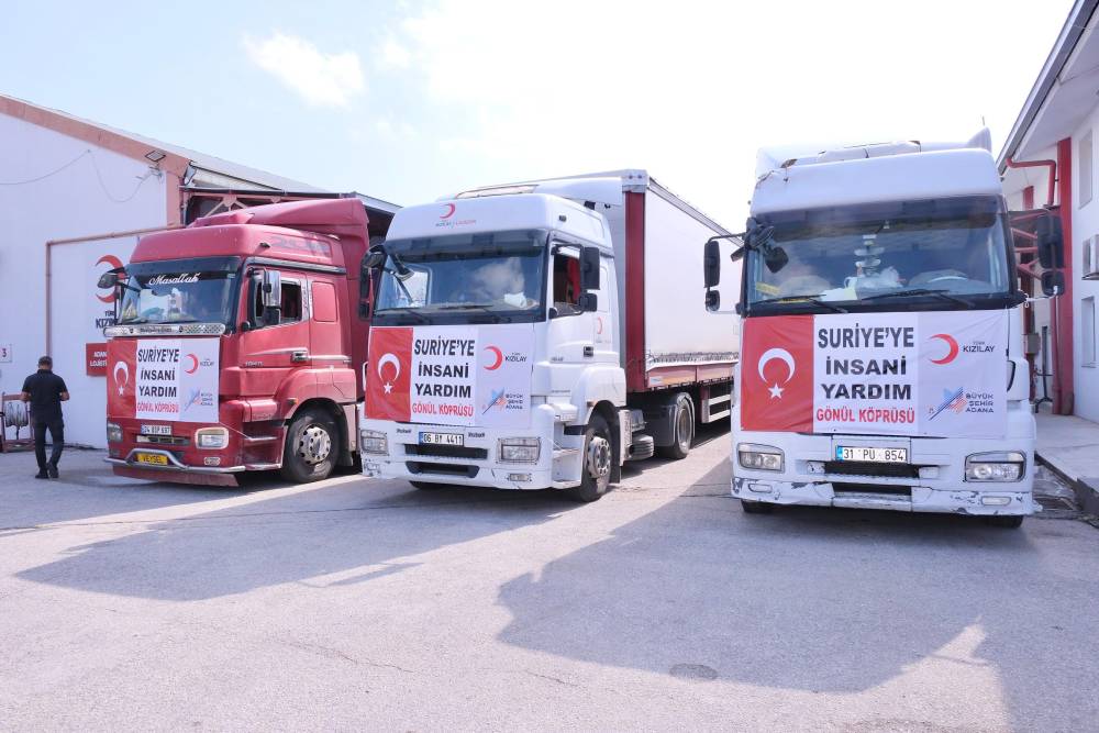 Adana Büyükşehir Belediyesi'nden Suriye’ye 3 tır insani yardım malzemesi