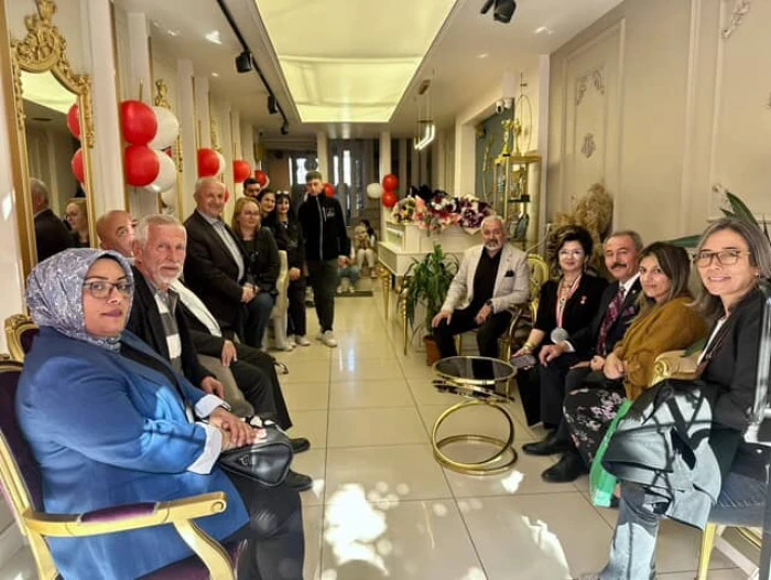 DENİZLİLİ KUAFÖR DÜNYA SAHNESİNDE! Nilgün Keser, İngiltere’de Dünya 2’ncisi Oldu