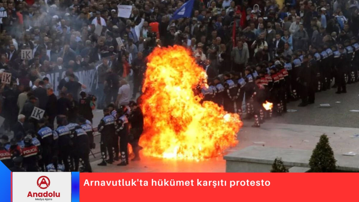 Arnavutluk'ta h&uuml;k&uuml;met karşıtı protesto
