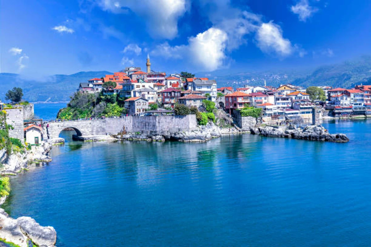 Bayramda Amasra’ya Tatilci Akını: Dört Günde Nüfusun On Katı Ziyaretçi Geldi