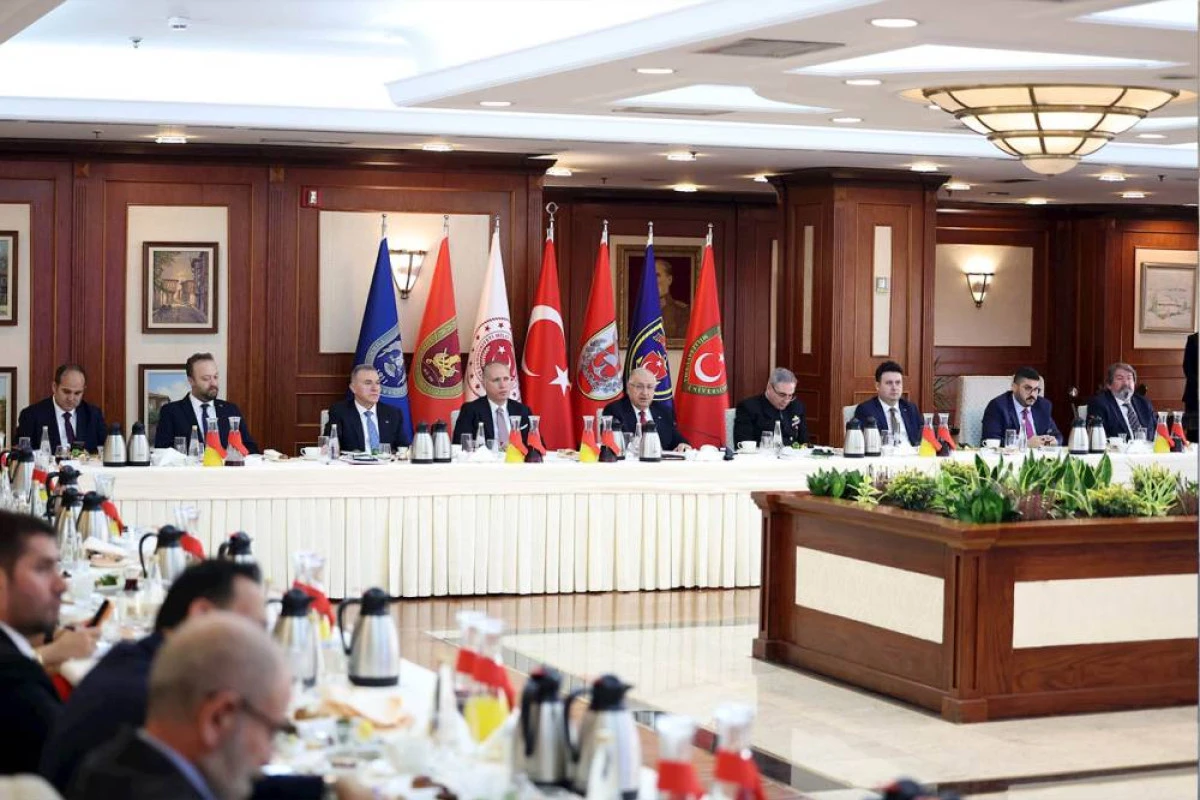 Mill&icirc; Savunma Bakanı G&uuml;ler: israilin ihlalleri s&uuml;reci zora sokuyor